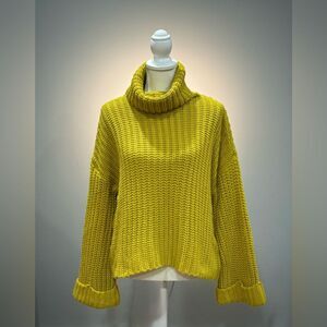 Chartreuse 525 Wide Fit Chunky Sweater Size M EUC